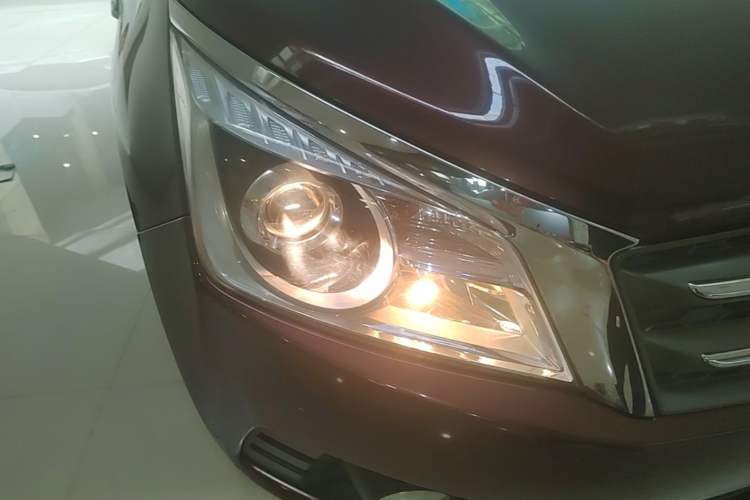 Used Venucia T70 2015 2.0L CVT Smart Edition Right Front Headlight
