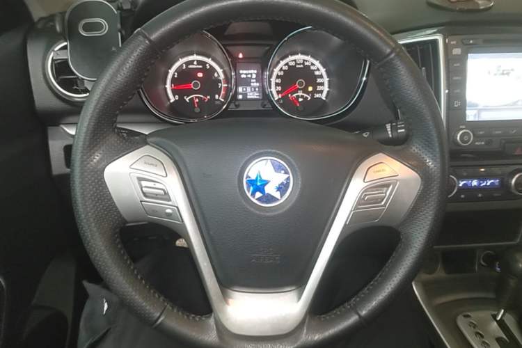 Used Venucia T70 2015 2.0L CVT Smart Edition Steering Wheel