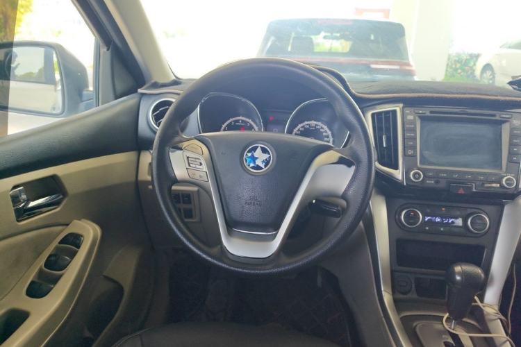 Used Venucia T70 2015 2.0L CVT Smart Edition Steering Wheel
