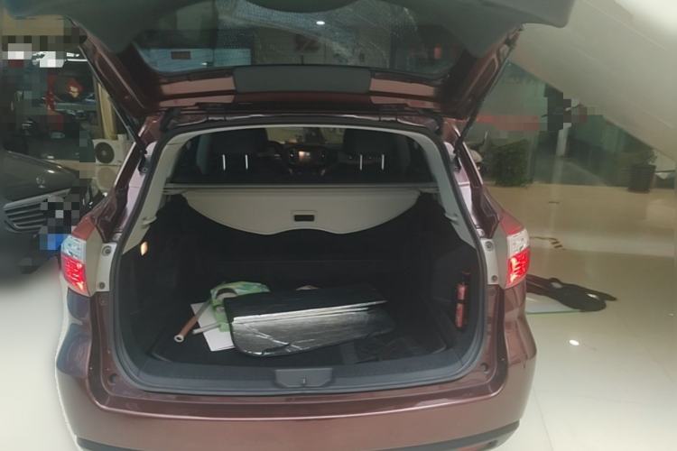 Used Venucia T70 2015 2.0L CVT Smart Edition Trunk