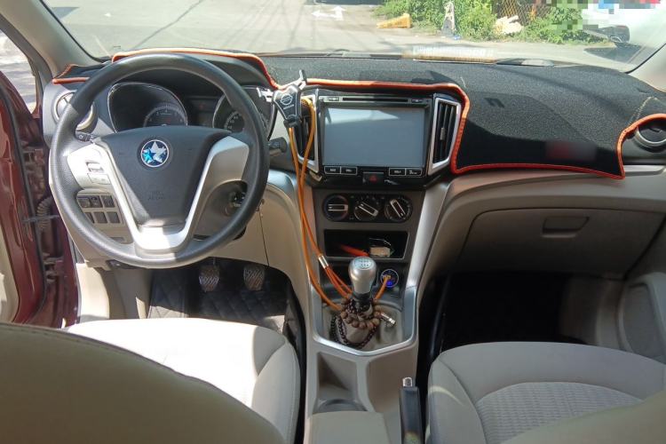 Used Venucia T70 2015 2.0L Manual RuiQu Version Center Console