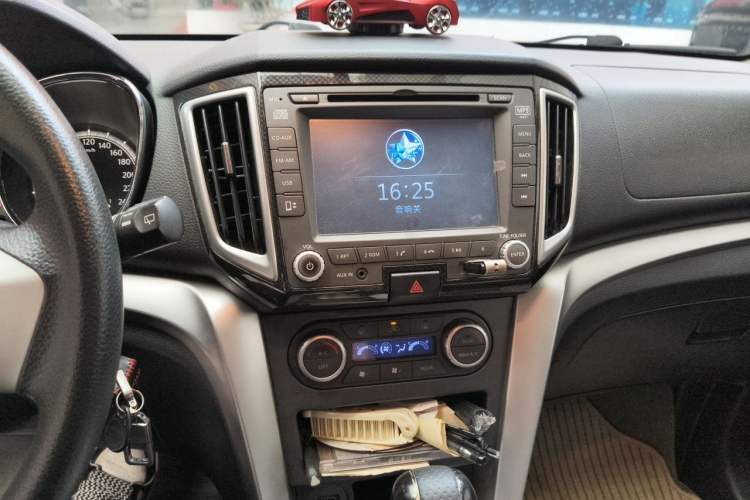 Used Venucia T70 2015 2.0L CVT Smart Edition Audio And AC Panel