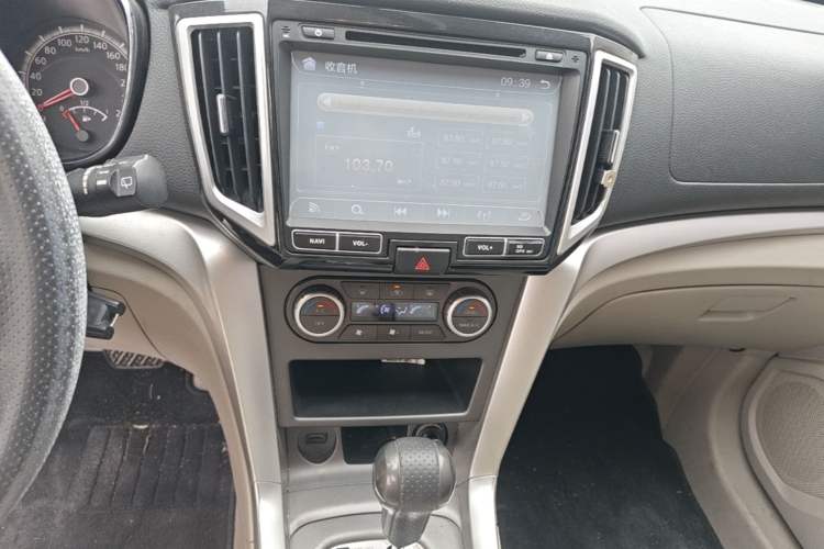 Used Venucia T70 2015 2.0L CVT Smart Edition Audio And AC Panel