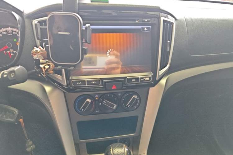 Used Venucia T70 2015 2.0L CVT Smart Choice Edition Audio And AC Panel