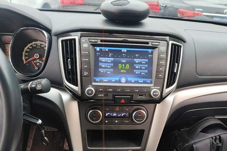 Used Venucia T70 2015 2.0L CVT Smart Edition Audio And AC Panel