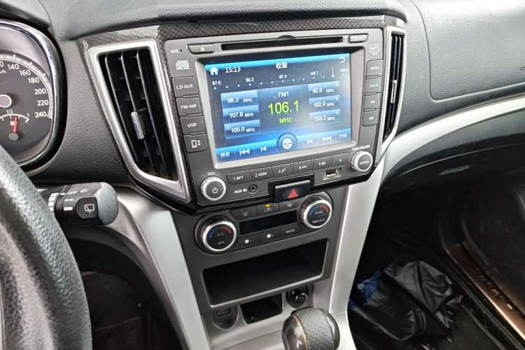 Used Venucia T70 2015 2.0L CVT Smart Edition Audio And AC Panel
