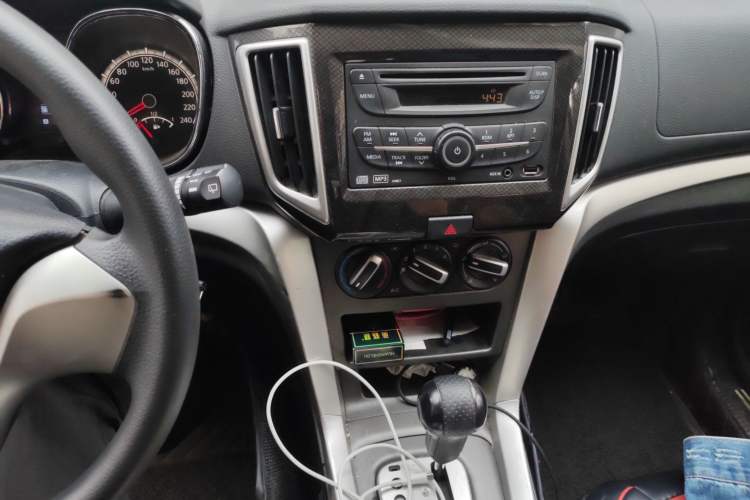Used Venucia T70 2015 2.0L CVT Smart Choice Edition Audio And AC Panel