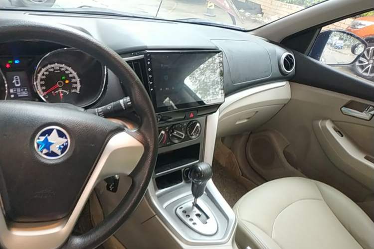 Used Venucia T70 2015 2.0L CVT Smart Choice Edition Audio And AC Panel