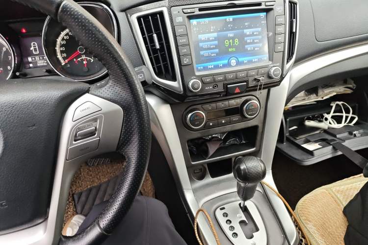 Used Venucia T70 2015 2.0L CVT Smart Edition Audio And AC Panel