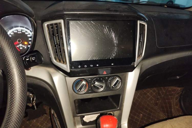 Used Venucia T70 2015 2.0L CVT Smart Choice Edition Audio And AC Panel