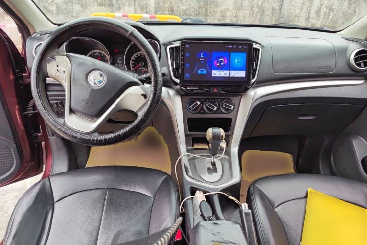 Used Venucia T70 2015 2.0L CVT Smart Choice Edition Center Console