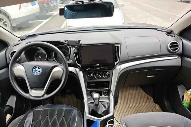 Used Venucia T70 2015 1.6L Manual Ruixing Edition Center Console