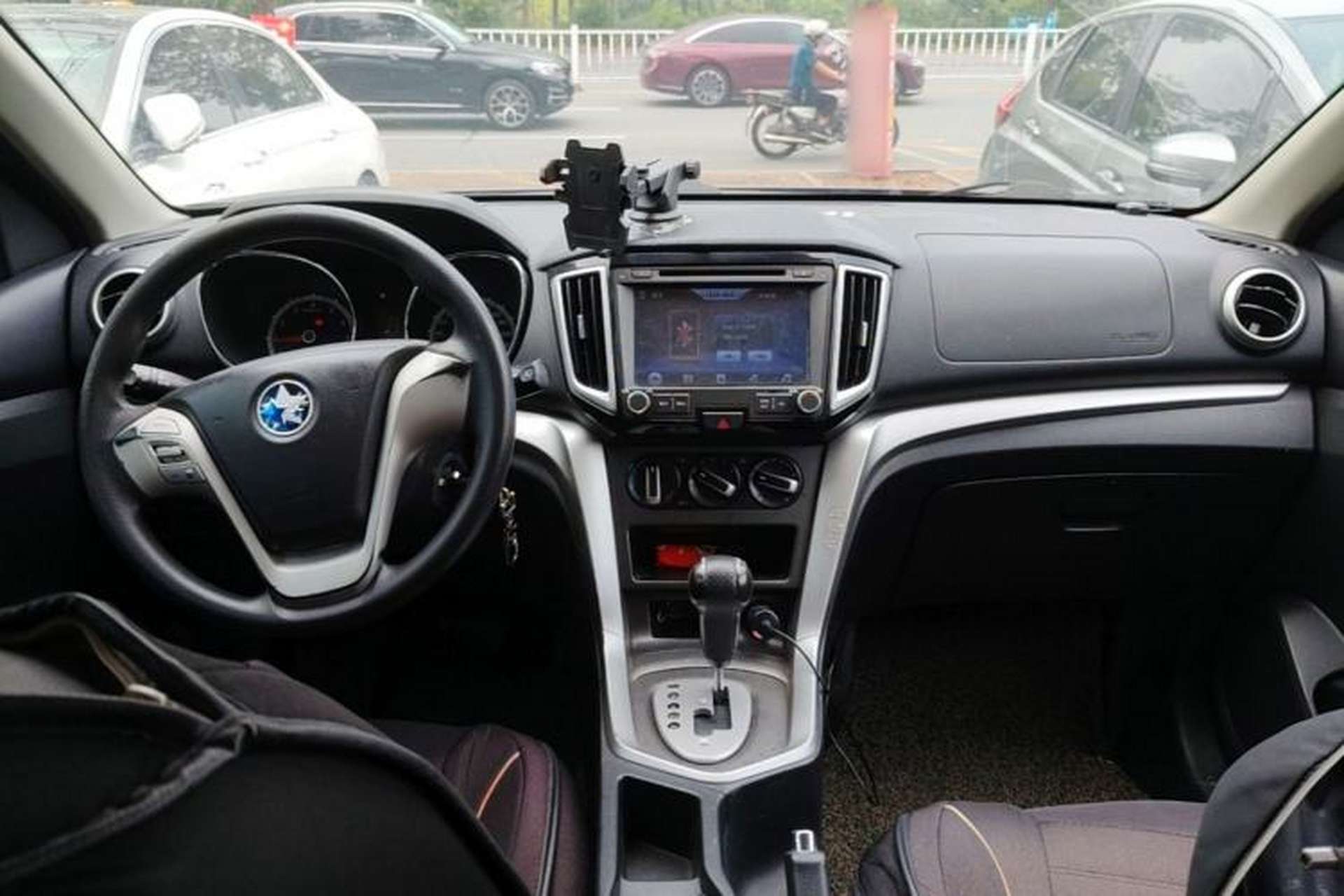 Used Venucia T70 2015 2.0L CVT Smart Choice Edition Center Console