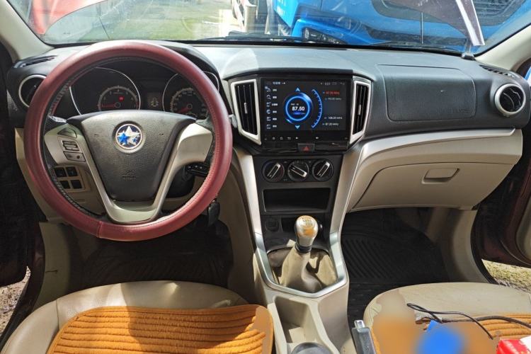 Used Venucia T70 2015 2.0L Manual RuiXiang Edition Center Console