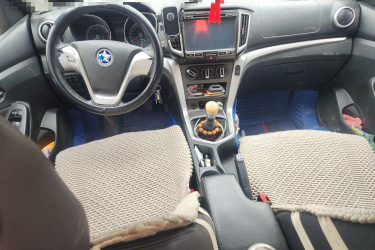 Used Venucia T70 2015 2.0L Manual RuiXiang Edition Center Console