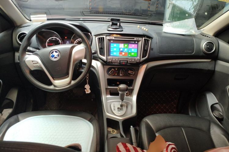 Used Venucia T70 2015 2.0L CVT Smart Choice Edition Center Console