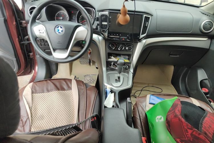 Used Venucia T70 2015 2.0L CVT Smart Choice Edition Center Console