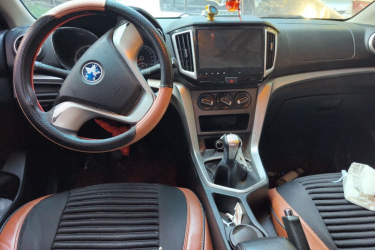 Used Venucia T70 2015 1.6L Manual Ruixing Edition Center Console