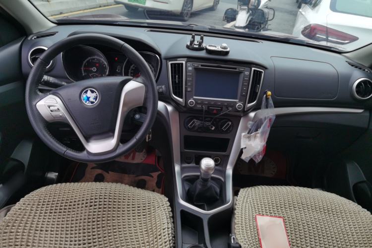 Used Venucia T70 2015 2.0L Manual RuiXiang Edition Center Console