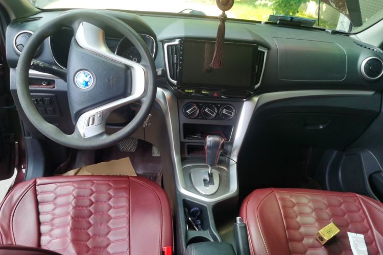 Used Venucia T70 2015 2.0L CVT Smart Choice Edition Center Console