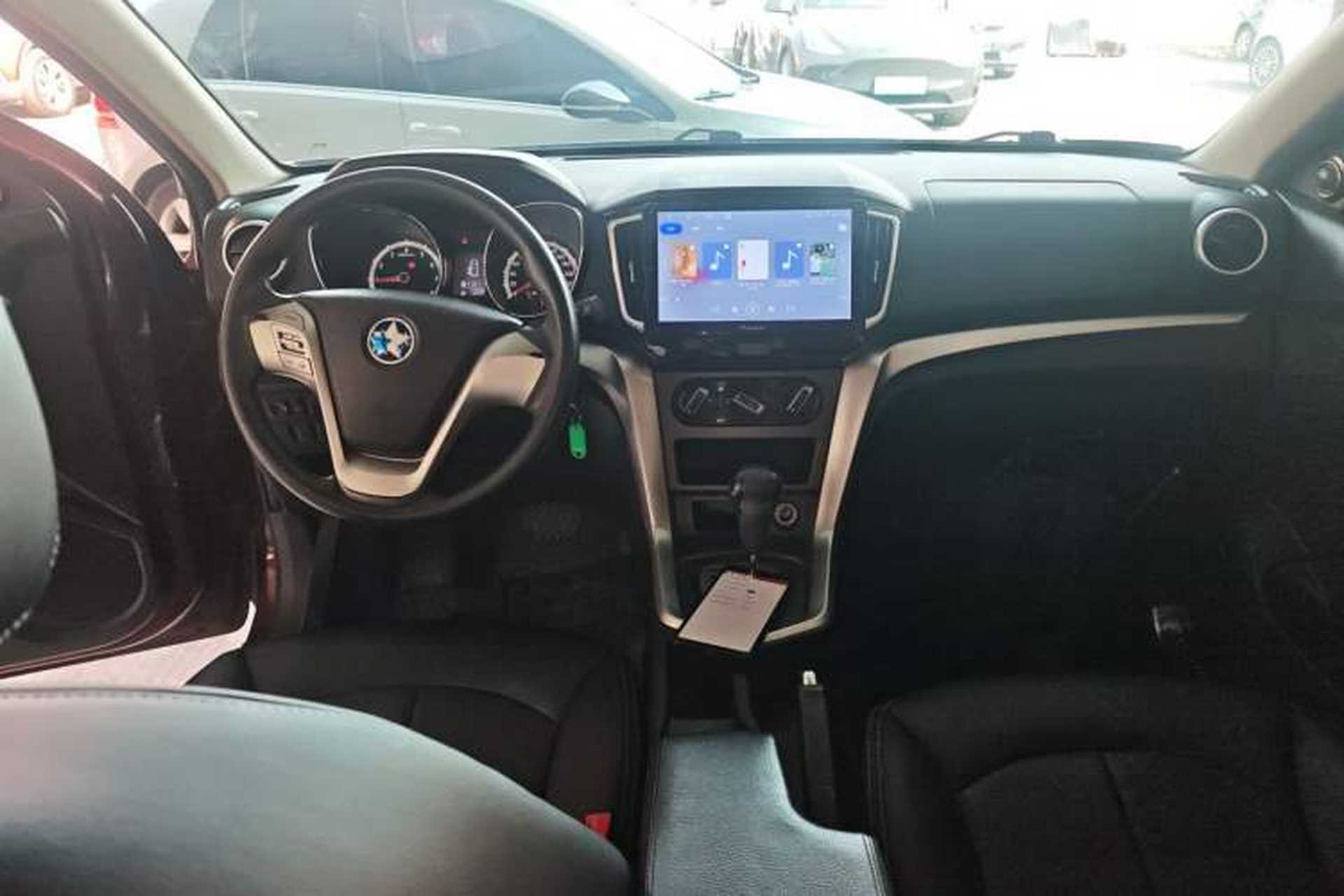 Used Venucia T70 2015 2.0L CVT Smart Choice Edition Center Console