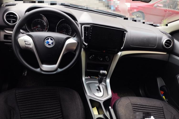 Used Venucia T70 2015 2.0L CVT Smart Choice Edition Center Console
