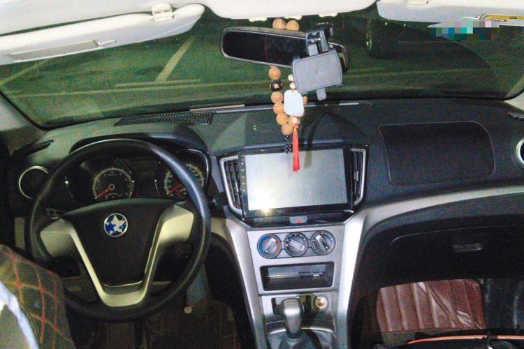 Used Venucia T70 2015 1.6L Manual Ruixing Edition Center Console