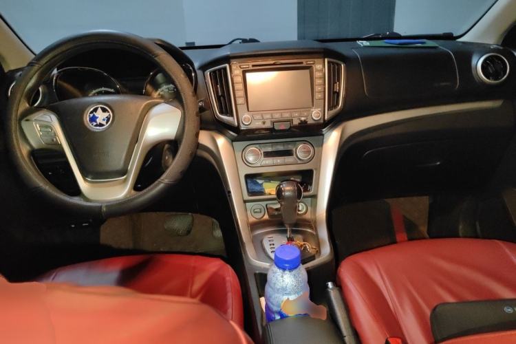 Used Venucia T70 2015 2.0L CVT Smart Edition Center Console