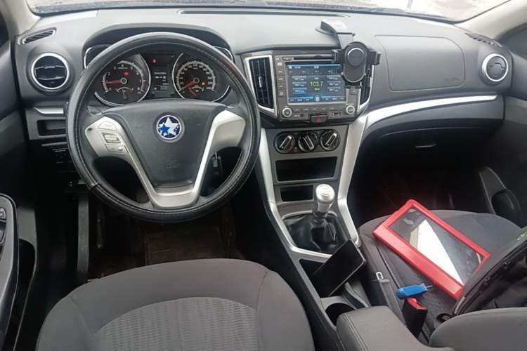 Used Venucia T70 2015 2.0L Manual RuiQu Version Center Console