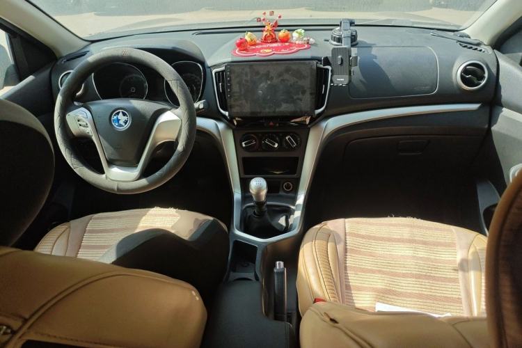 Used Venucia T70 2015 2.0L Manual RuiQu Version Center Console