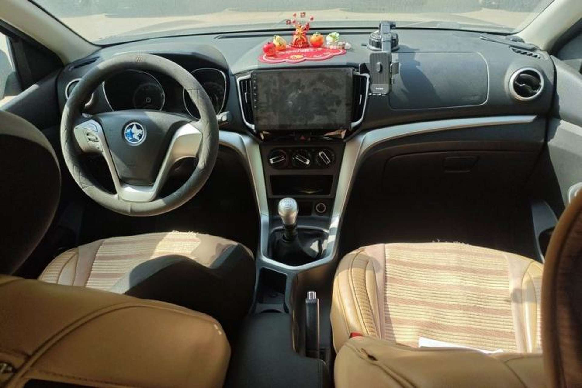 Used Venucia T70 2015 2.0L Manual RuiQu Version Center Console