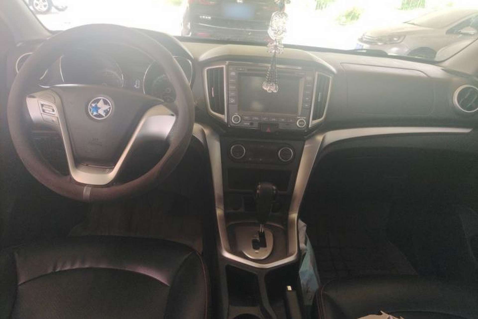 Used Venucia T70 2015 2.0L CVT Smart Edition Center Console