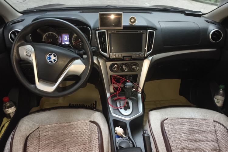 Used Venucia T70 2015 2.0L CVT Smart Choice Edition Center Console