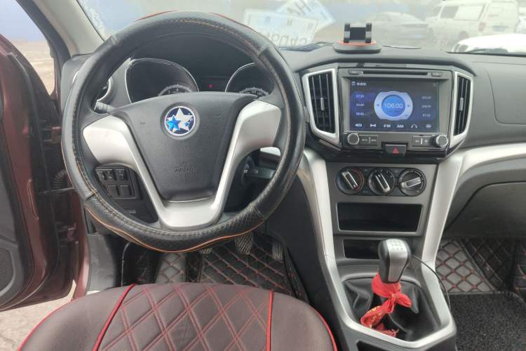 Used Venucia T70 2015 1.6L Manual Ruixing Edition Center Console