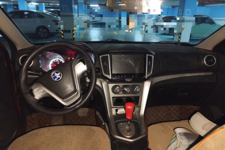 Used Venucia T70 2015 2.0L CVT Smart Choice Edition Center Console