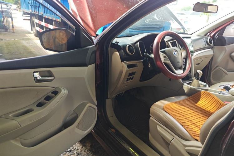 Used Venucia T70 2015 2.0L Manual RuiXiang Edition Driver Seat