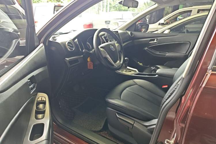 Used Venucia T70 2015 2.0L CVT Smart Choice Edition Driver Seat