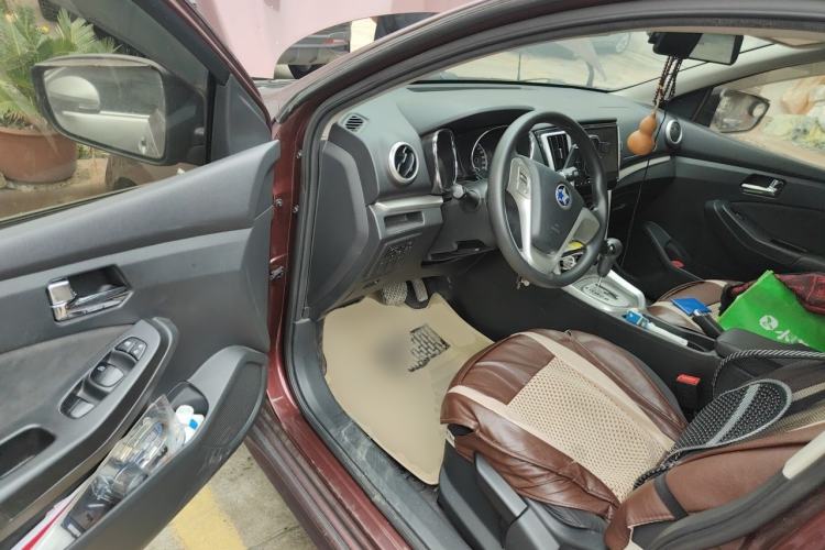Used Venucia T70 2015 2.0L CVT Smart Choice Edition Driver Seat