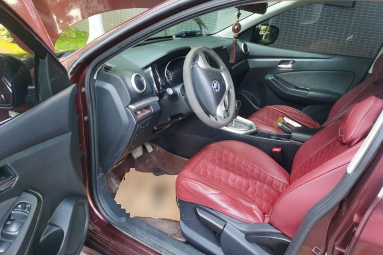 Used Venucia T70 2015 2.0L CVT Smart Choice Edition Driver Seat