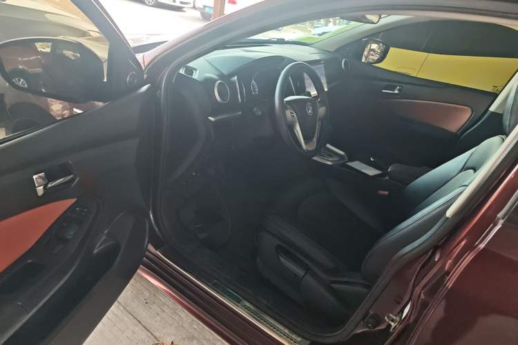 Used Venucia T70 2015 2.0L CVT Smart Choice Edition Driver Seat