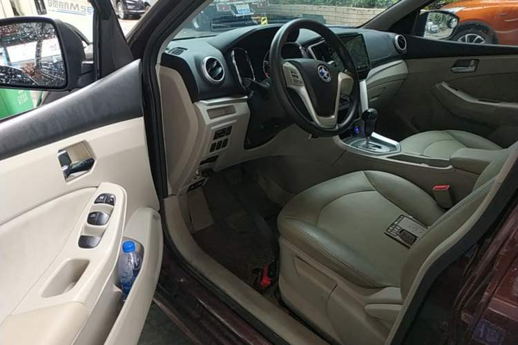 Used Venucia T70 2015 2.0L CVT Smart Choice Edition Driver Seat