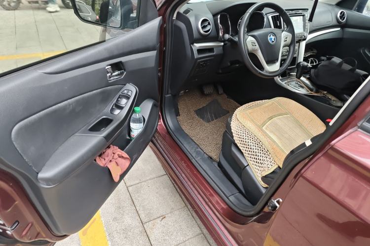 Used Venucia T70 2015 2.0L CVT Smart Edition Driver Seat