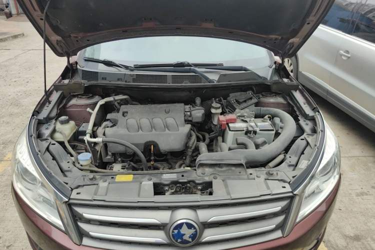 Used Venucia T70 2015 2.0L CVT Smart Choice Edition Engine Bay