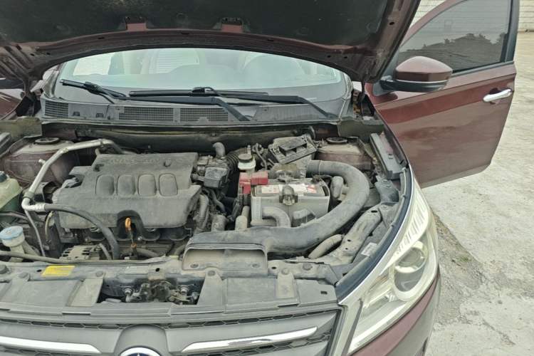 Used Venucia T70 2015 2.0L CVT Smart Edition Engine Bay Left