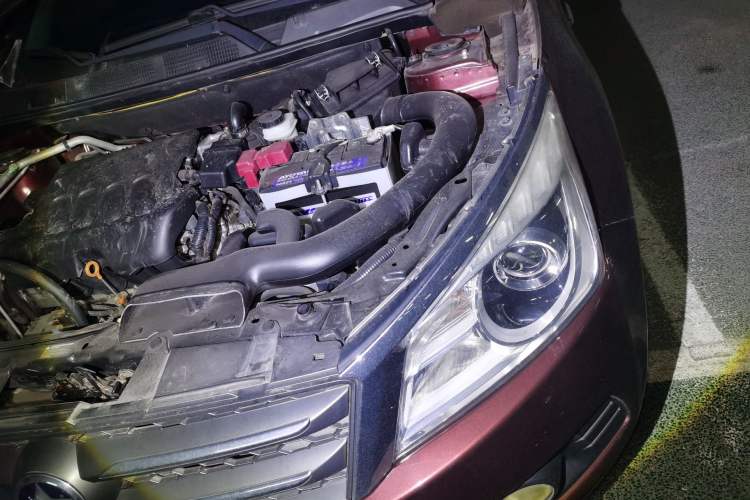 Used Venucia T70 2015 2.0L CVT Smart Edition Engine Bay Left
