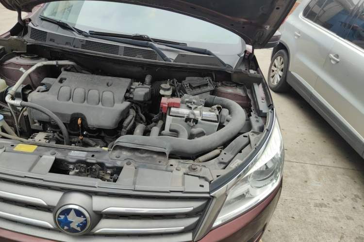 Used Venucia T70 2015 2.0L CVT Smart Choice Edition Engine Bay Left