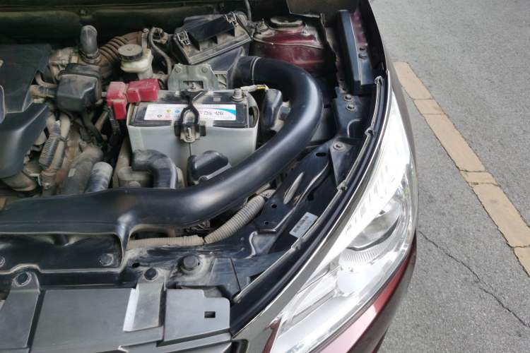 Used Venucia T70 2015 2.0L CVT Smart Choice Edition Engine Bay Left