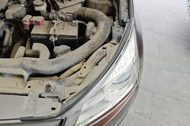 Used Venucia T70 2015 2.0L CVT Smart Edition Engine Bay Left