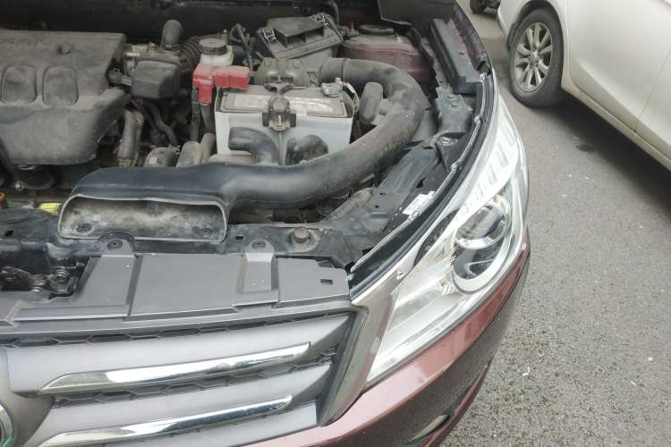 Used Venucia T70 2015 2.0L CVT Smart Edition Engine Bay Left