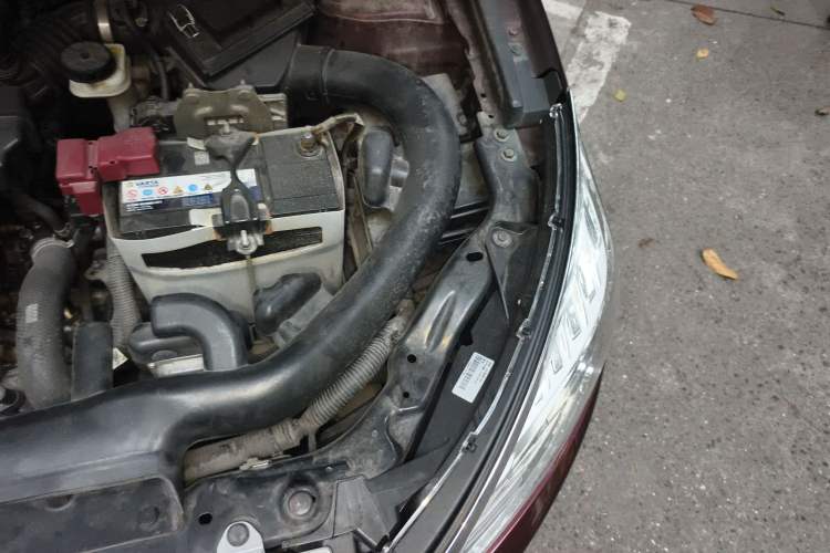 Used Venucia T70 2015 2.0L CVT Smart Choice Edition Engine Bay Left